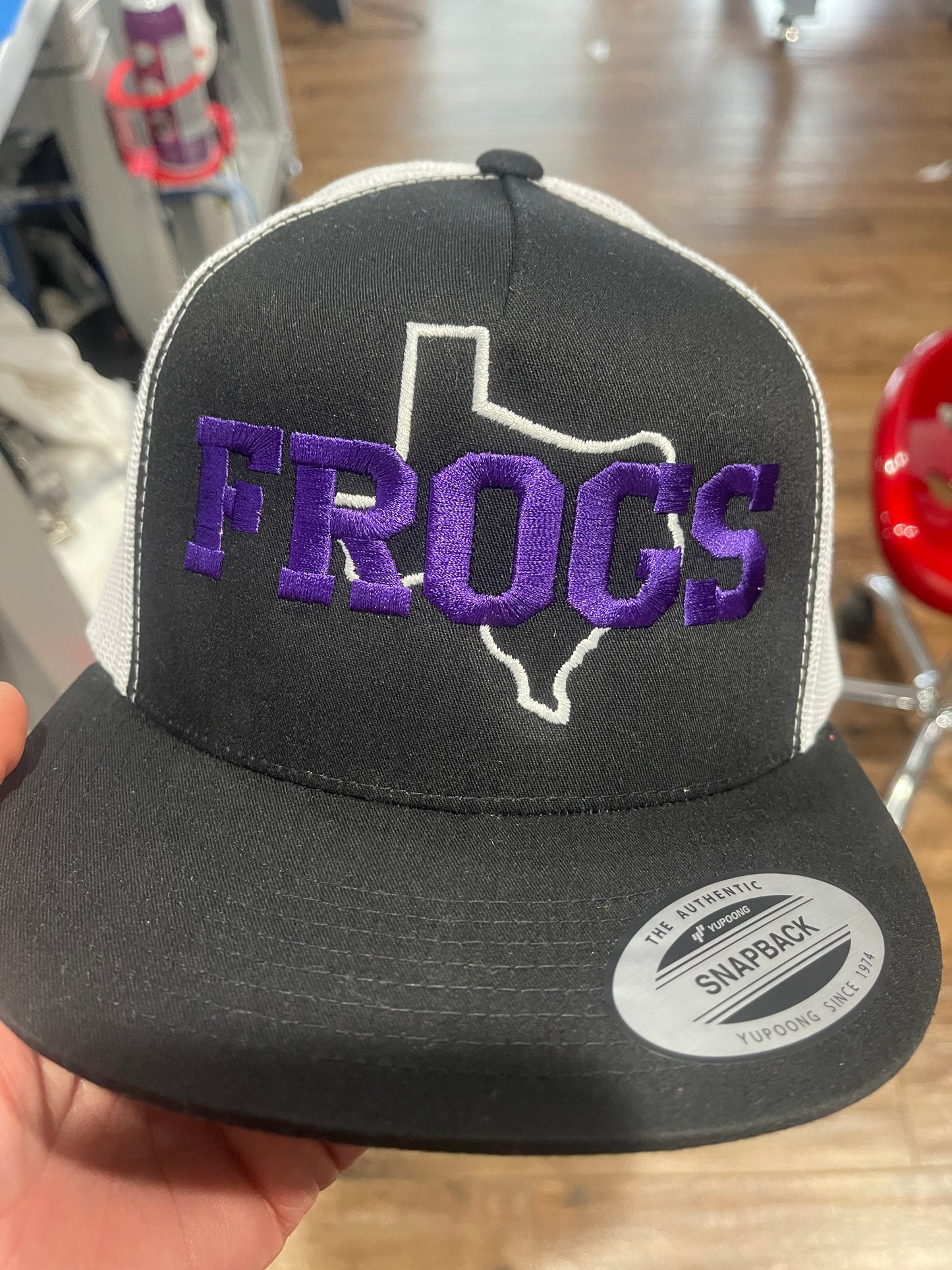 Frogs Flat bill trucker YP 6006T