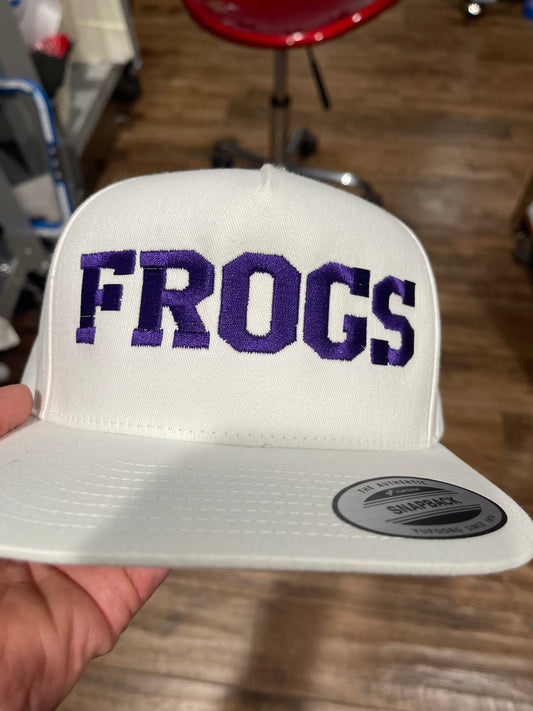 White Frogs hat YP classic flat bill