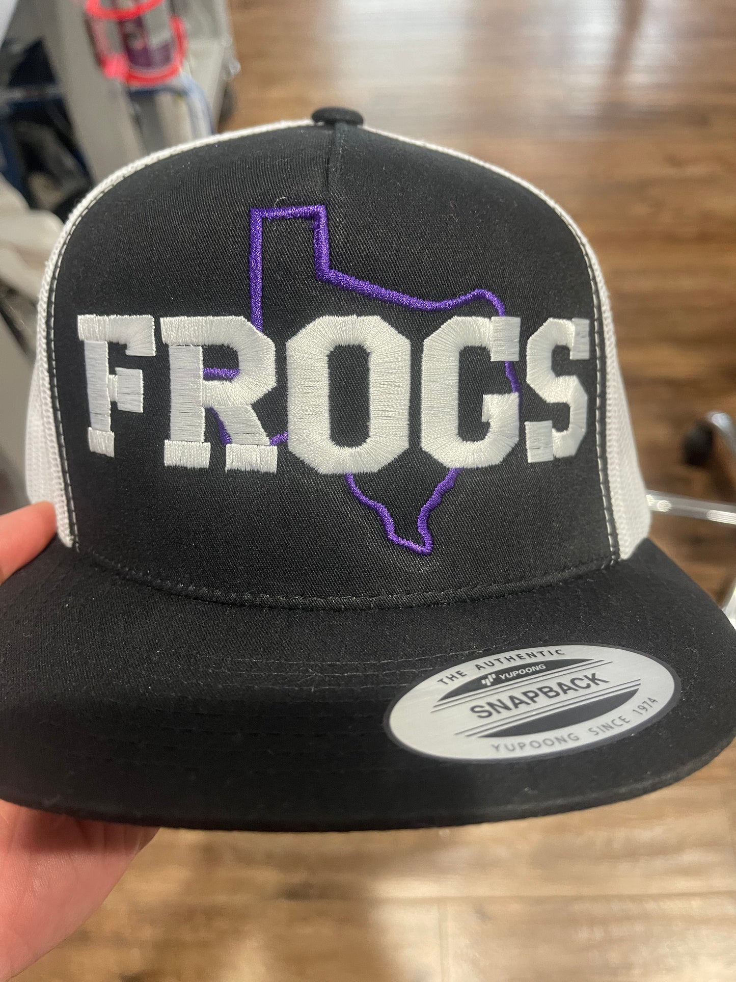 Frogs Flat bill trucker YP 6006T